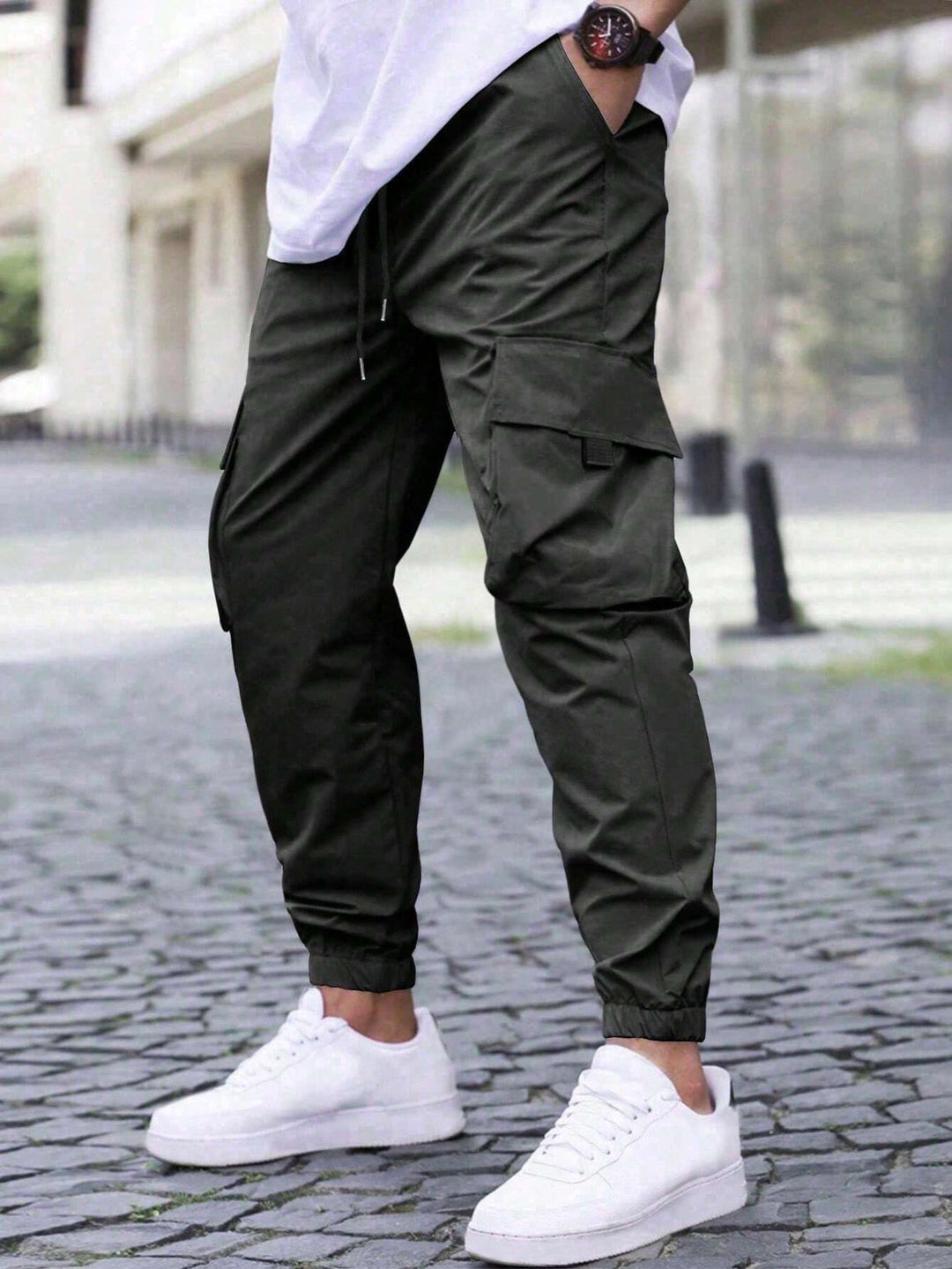 Men's cargo joggers with elastic waistband and practical side pockets Lisslune