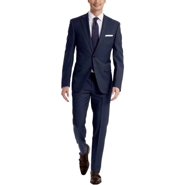 Men's elegant three-piece suit made of fine material and modern cut Lisslune