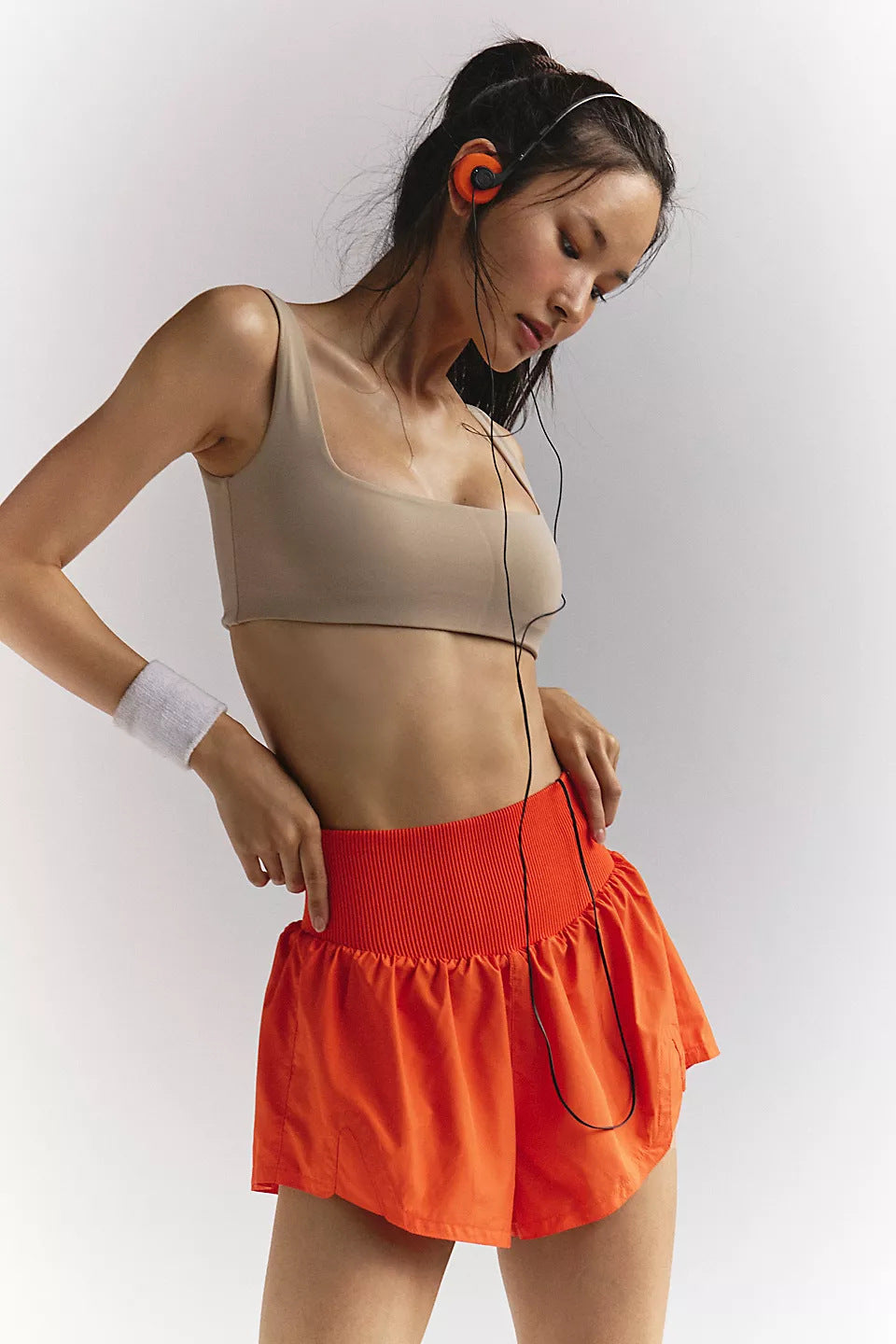 Ladies sporty short-sleeved top with ergonomic cut and side ventilation detail Lisslune