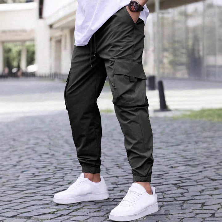 Men's practical cargo jogging pants with elastic waistband and several side pockets Lisslune