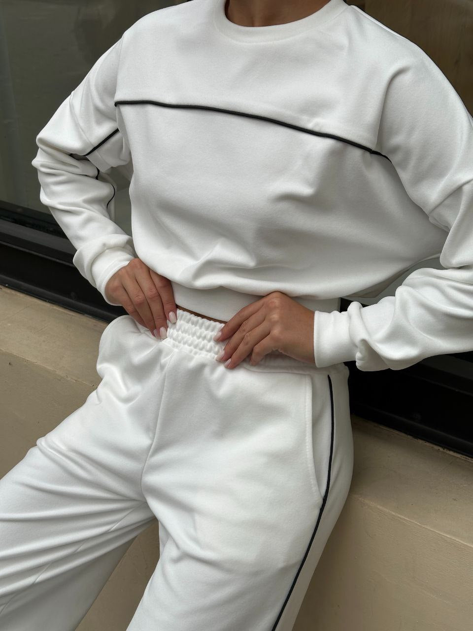 Women’s stylish sweatshirt and relaxed pants Lisslune