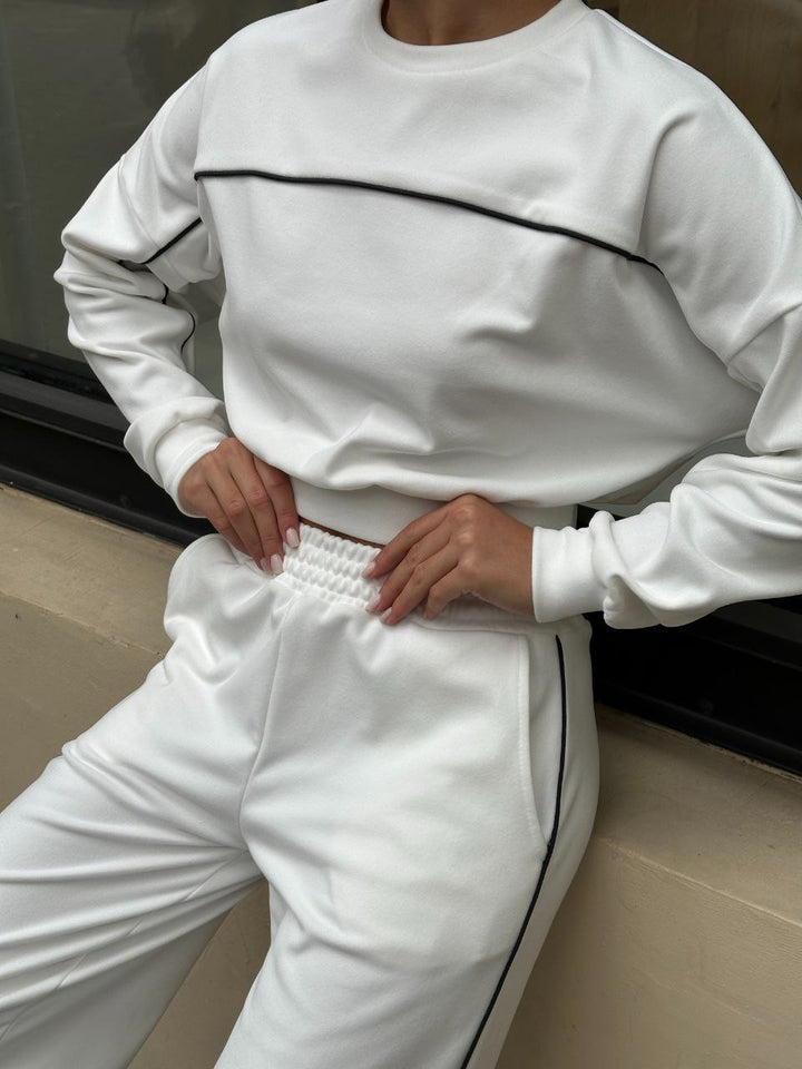 Women’s stylish sweatshirt and relaxed pants Lisslune