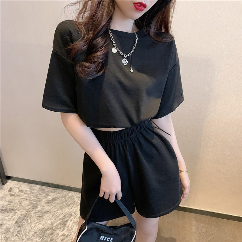 Ladies leisure set with cropped top and shorts in casual style