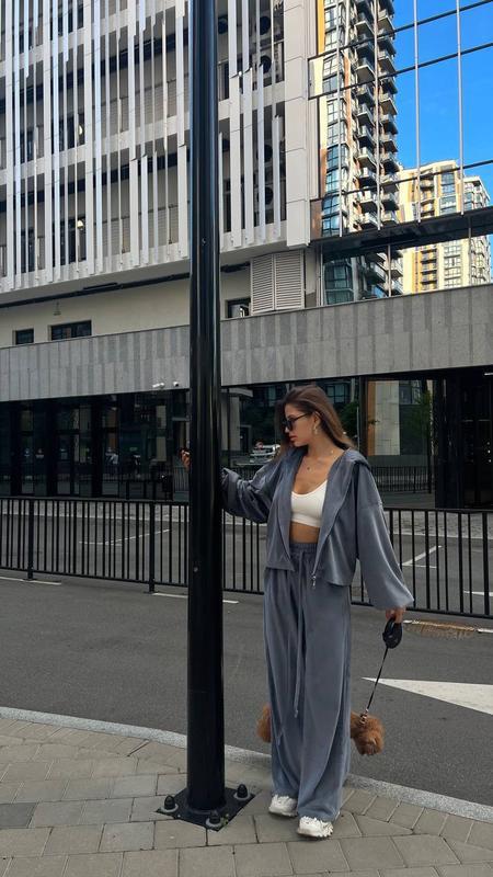 Women Casual Jogging Suit Set with Loose-Fitting Top and Comfortable Pants