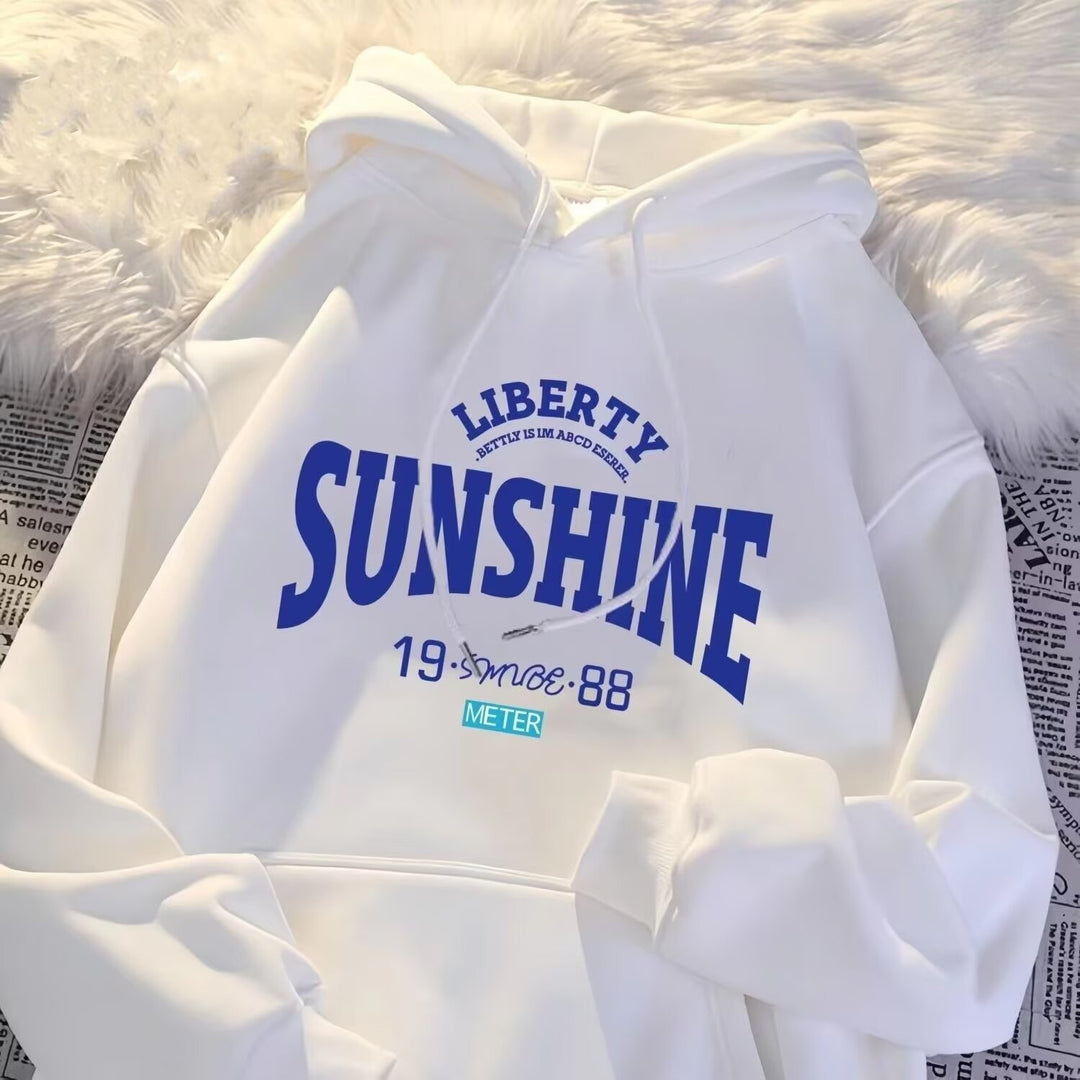 Women's hoodie with modern lettering and practical kangaroo pocket Lisslune