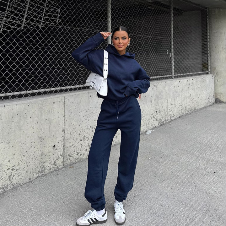 Women's sporty hoodie with elegant cut Lisslune