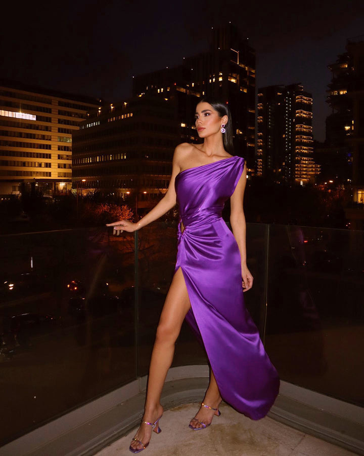 Women's glamorous evening dress with asymmetric cut and shimmering effect