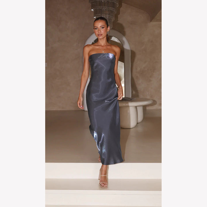 Ladies Elegant Bandeau Maxi Dress with Flowing Satin and Body-Hugging Silhouette