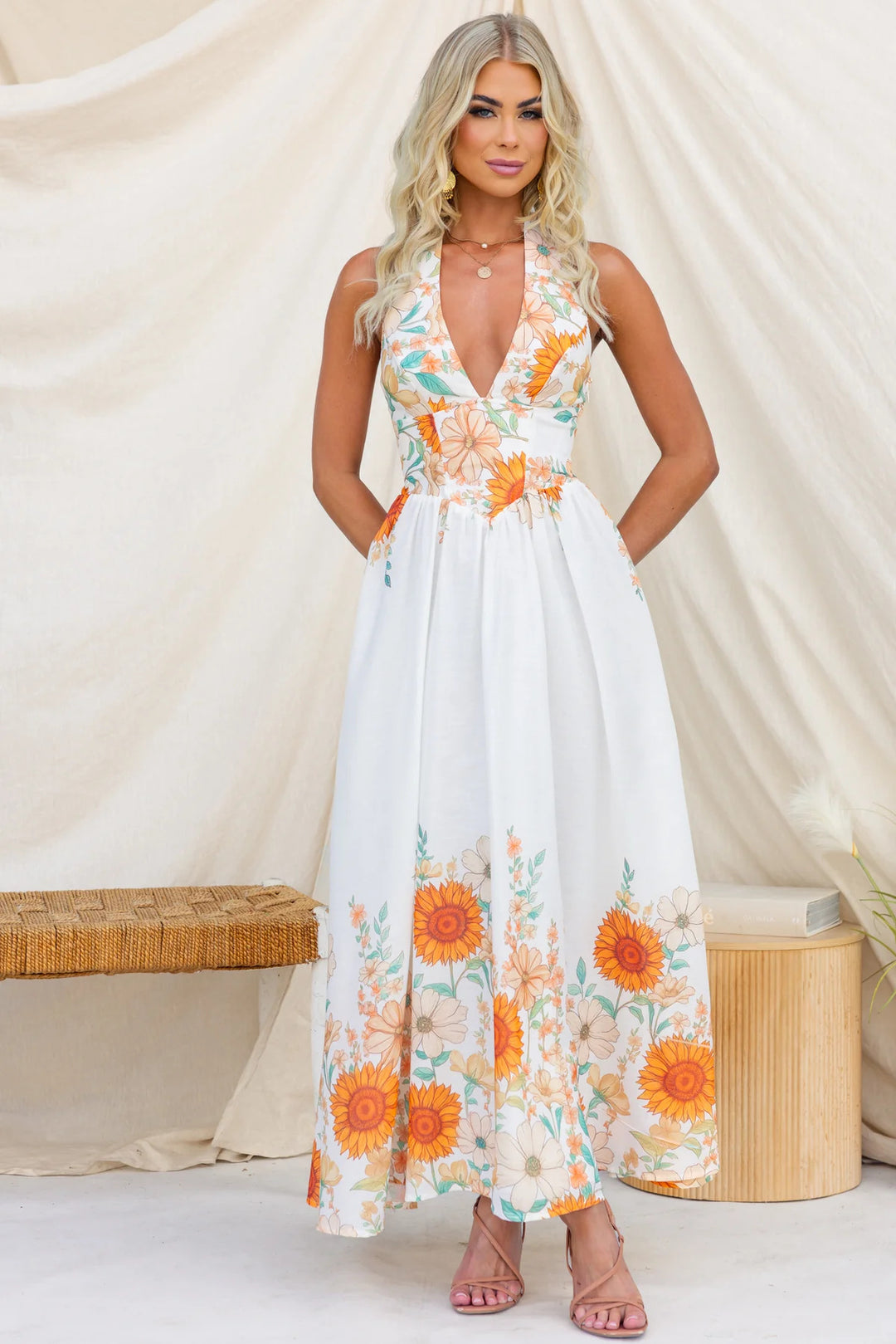 Women's maxi dress with deep V-neck and floral print Lune London