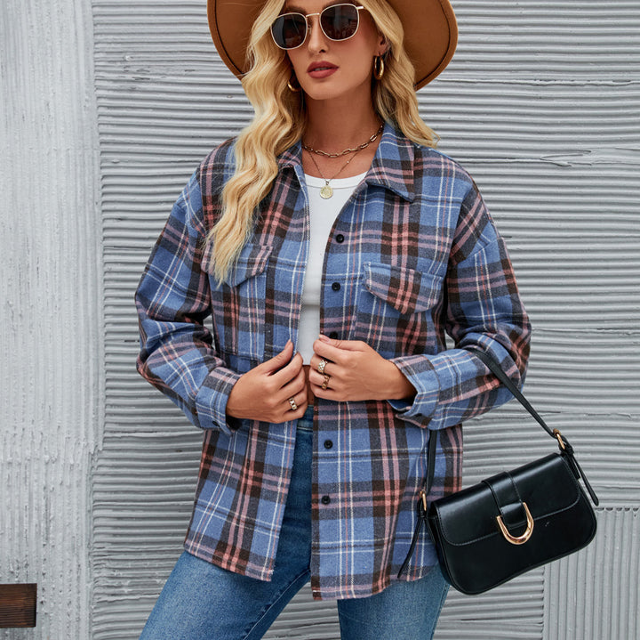 Women's flannel shirt with checked pattern and two breast pockets