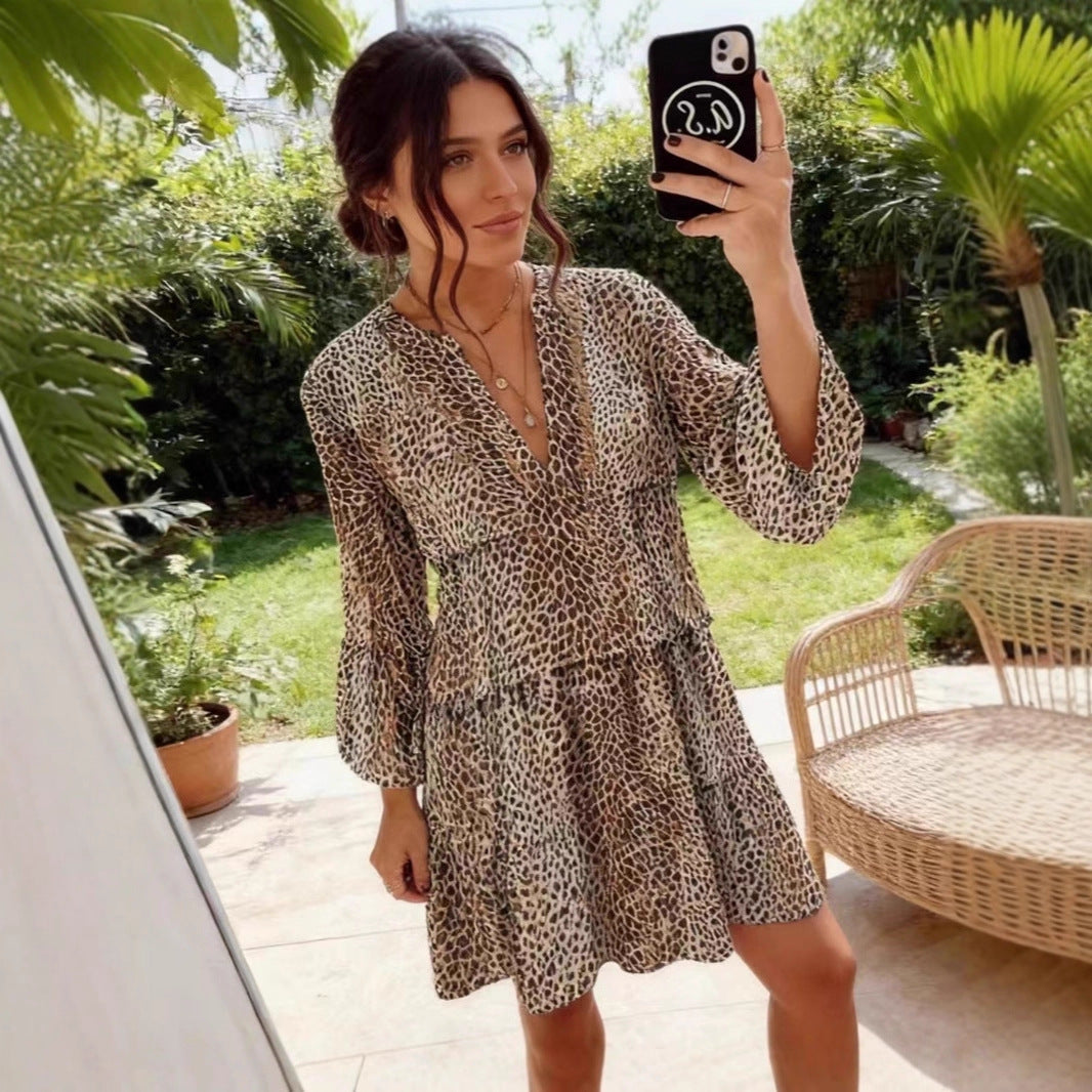 Women's airy shirt dress with smooth cut and elegant animal motif Lisslune