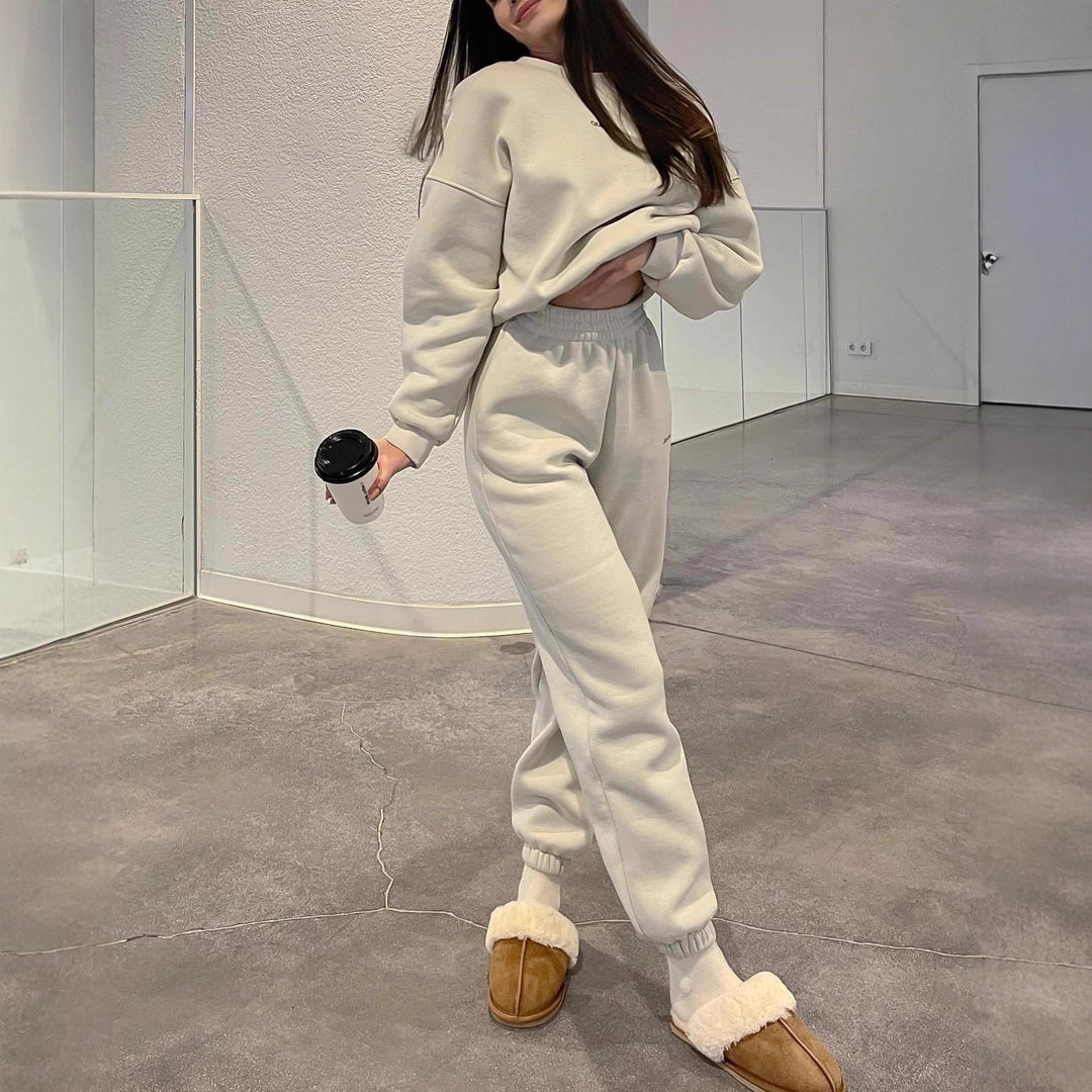 Women's tracksuit with soft inner lining and elastic fit Lisslune