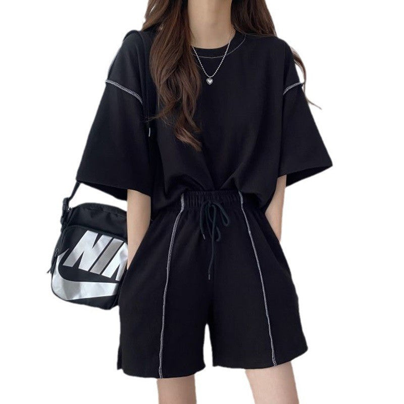 Ladies leisure suit with casual cut and elastic waistband