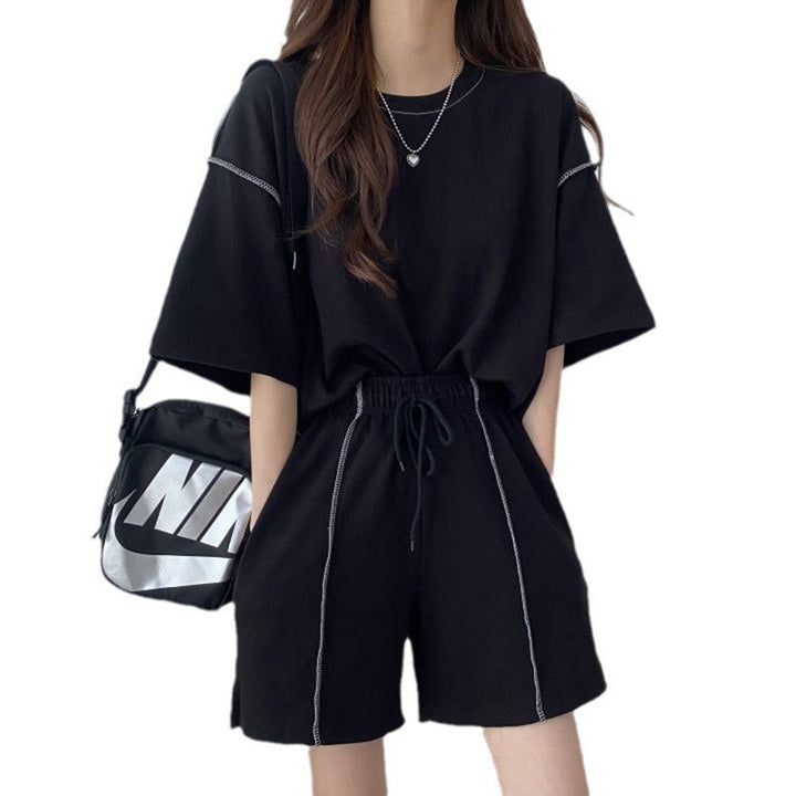 Ladies leisure suit with casual cut and elastic waistband