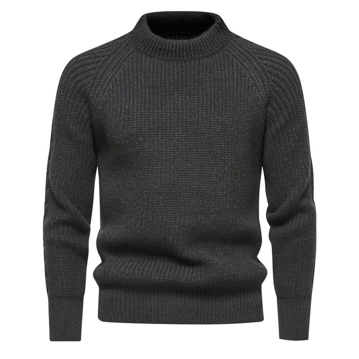 Men's chunky knit sweater with high collar and timeless design Lisslune