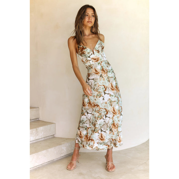 Women's maxi dress with elegant floral design