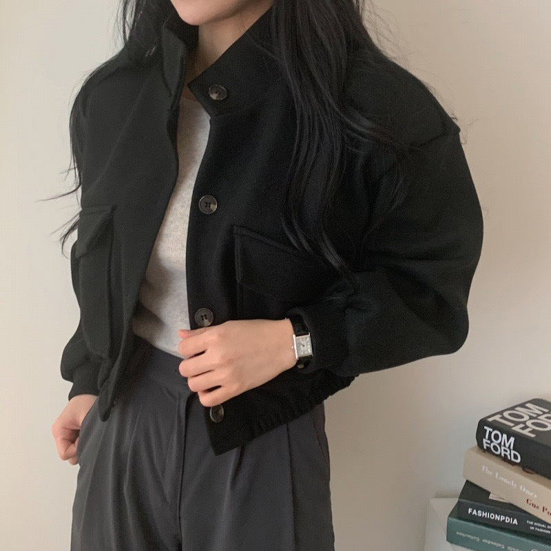 Women's jacket made of high-quality wool blend with casual pockets and oversized cut