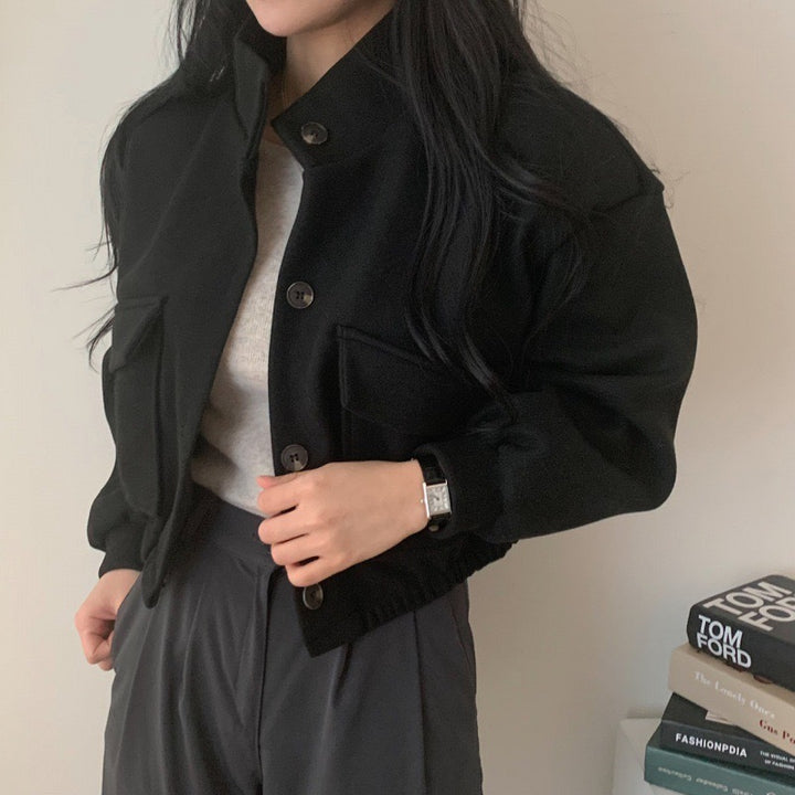 Women's jacket made of high-quality wool blend with casual pockets and oversized cut
