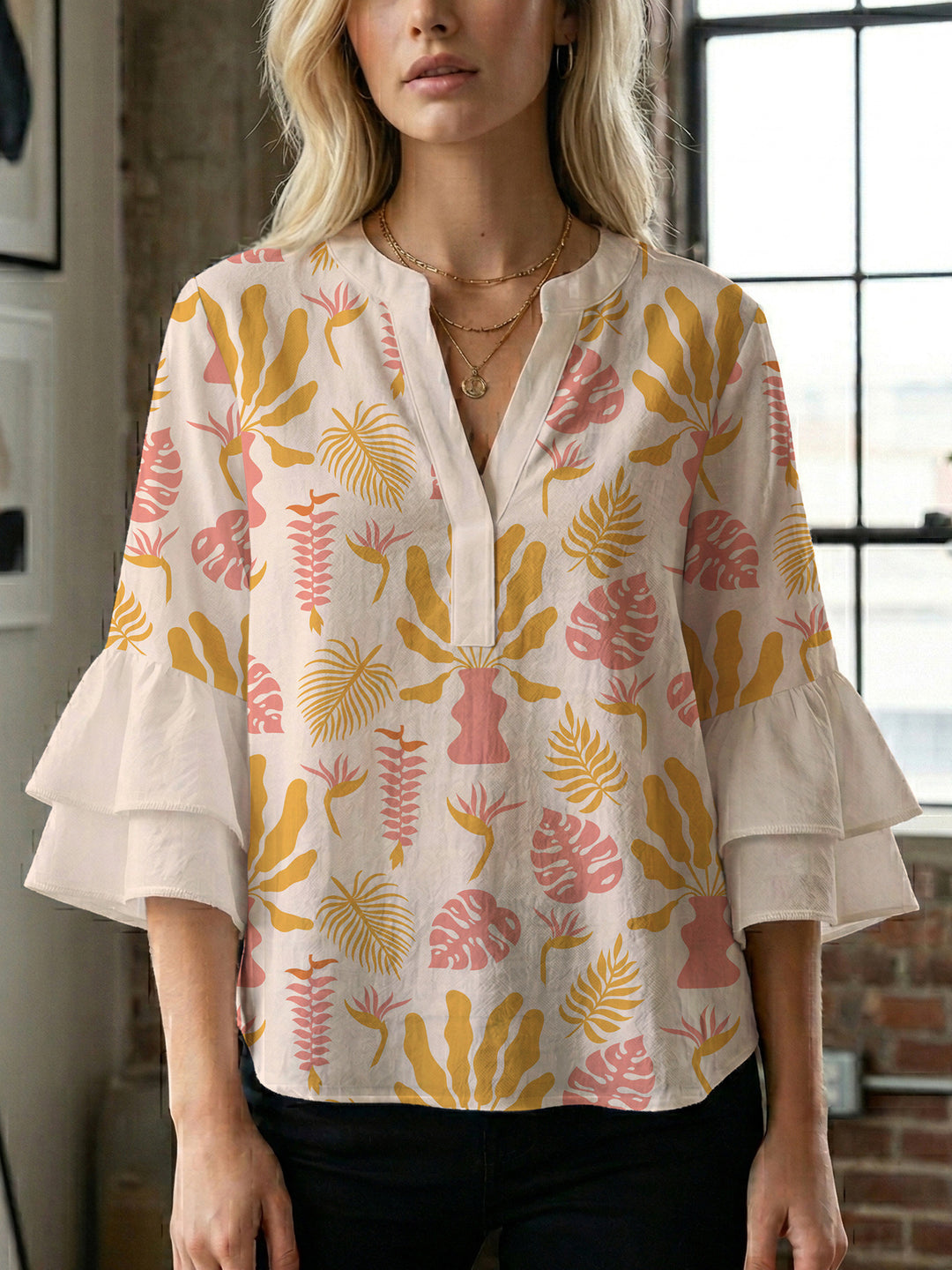 Women's blouse with ruffle details and eye-catching animal print Lisslune