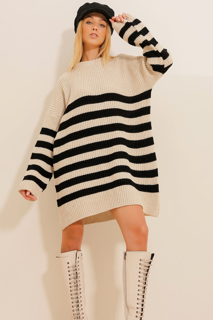 Women Oversized Knit Dress with Striped Pattern Lisslune