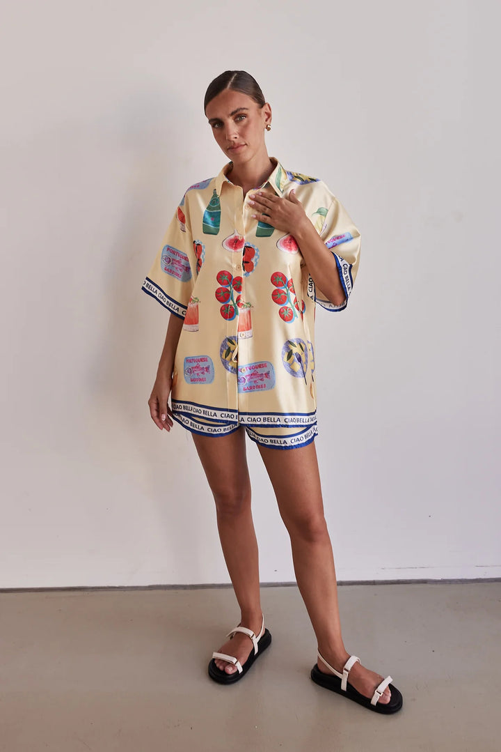 Women's set consisting of stylish short-sleeve shirt and shorts in summer design Lune London