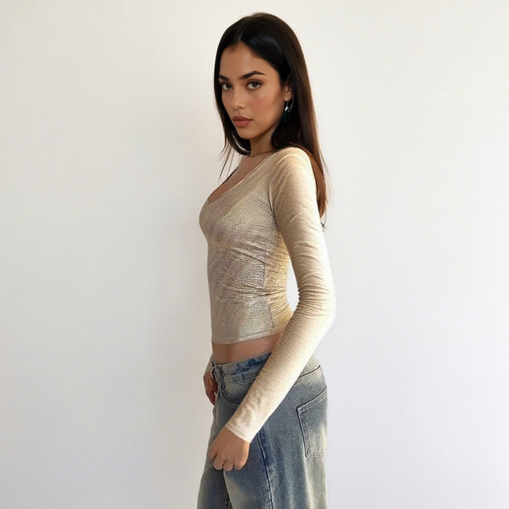 Ladies shimmering long sleeve shirt with elegant round neckline and figure-hugging cut