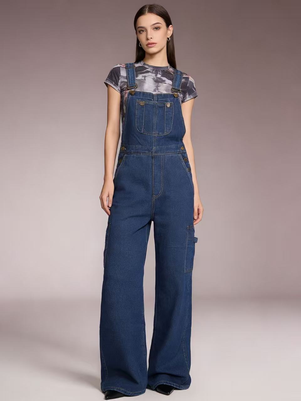 Women's dungarees in a casual oversized cut with functional side pockets Lisslune