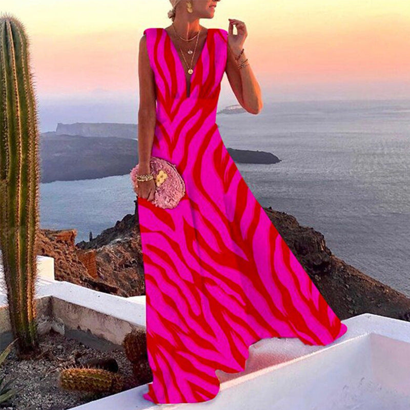 Women's maxi dress with geometric cut and deep V-neck
