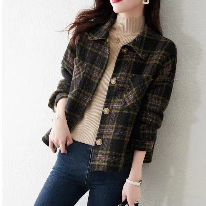 Ladies check coat with practical pockets and button closure Lisslune