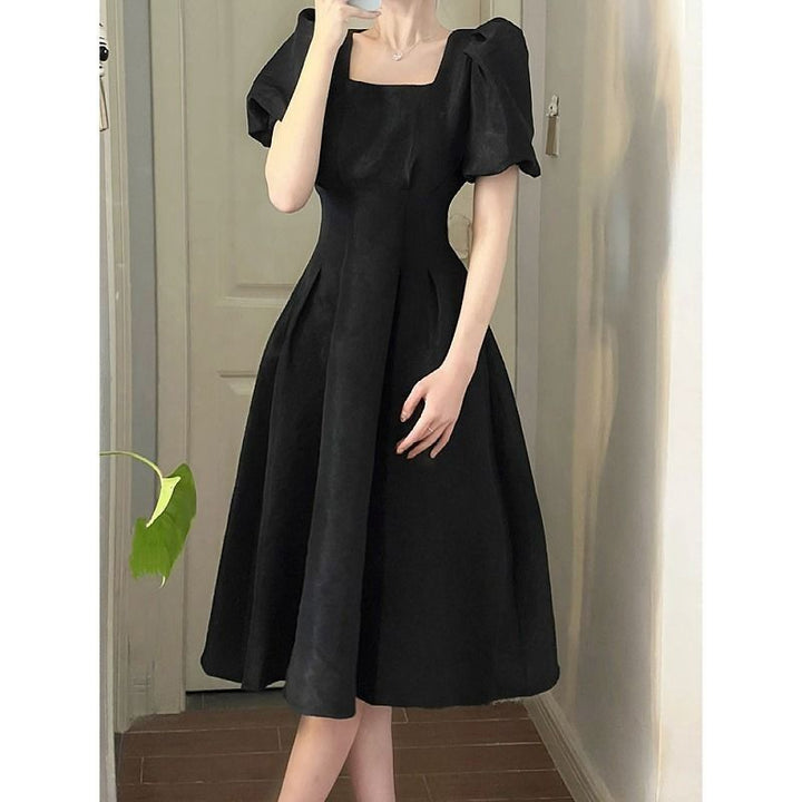 Women's elegant midi dress with square neckline and voluminous sleeves