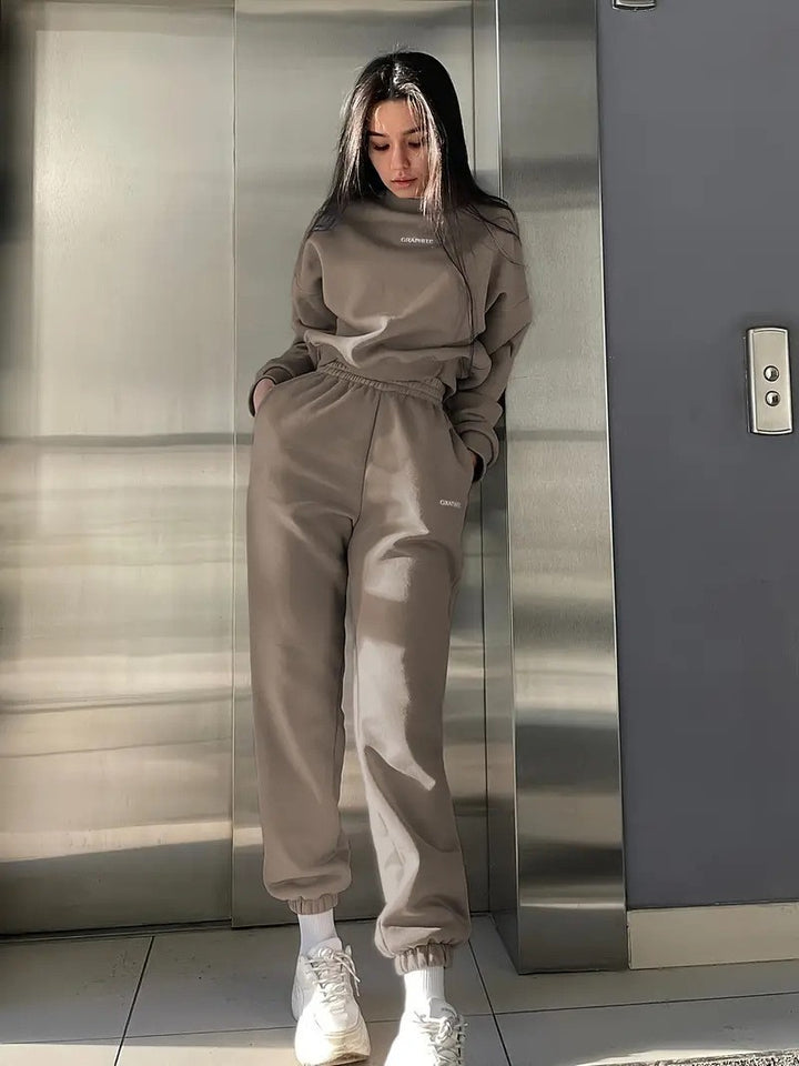 Women's tracksuit with soft inner lining and elastic fit Lisslune