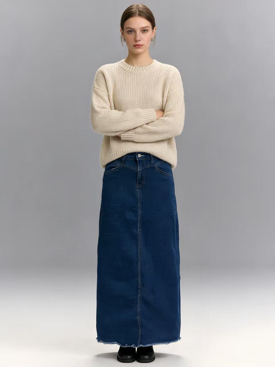 Women's maxi skirt in modern cut with fringed details Lisslune