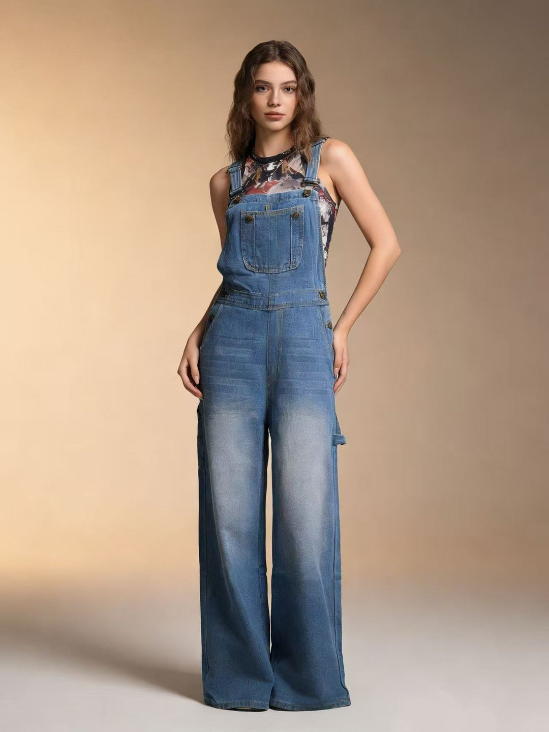 Women's dungarees in a casual oversized cut with functional side pockets Lisslune