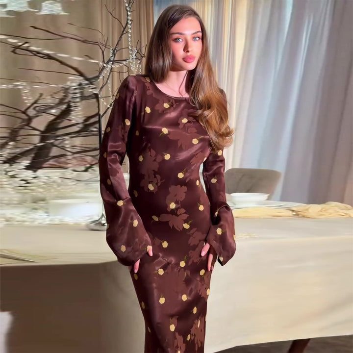 Women's maxi dress with elegant floral print and voluminous sleeves