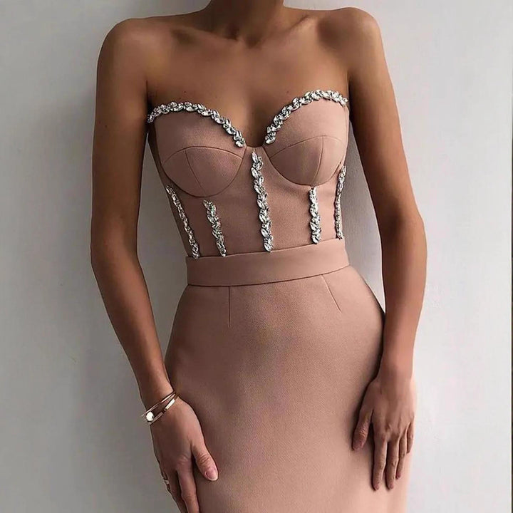 Women's figure-hugging evening dress with elegant bustier look and shimmering appliqués