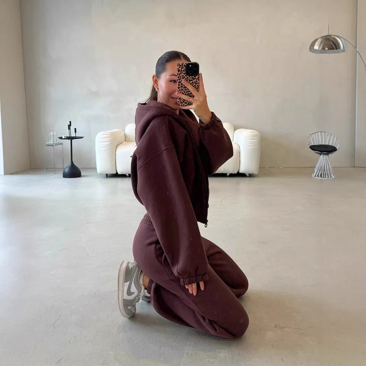 Women's sporty loungewear set with wide pants and hoodie Lisslune