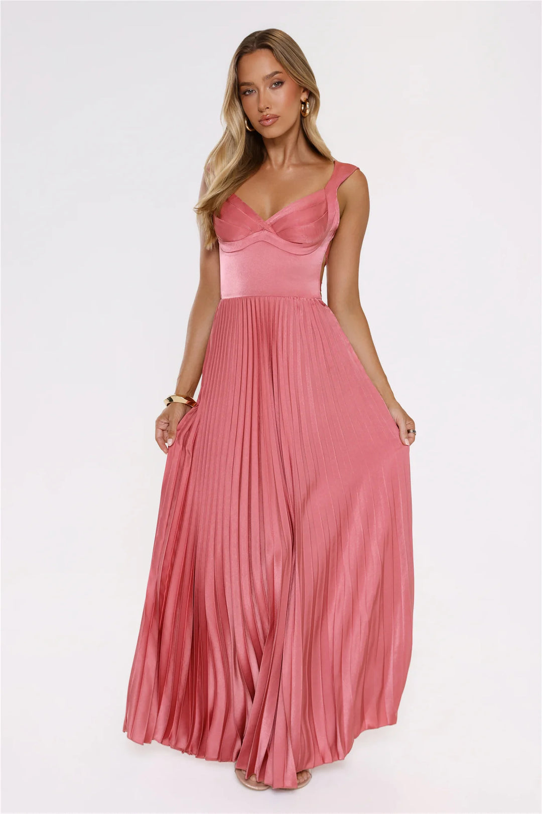 Women's Pleated Maxi Dress with Flattering V-Neck and Feminine Design