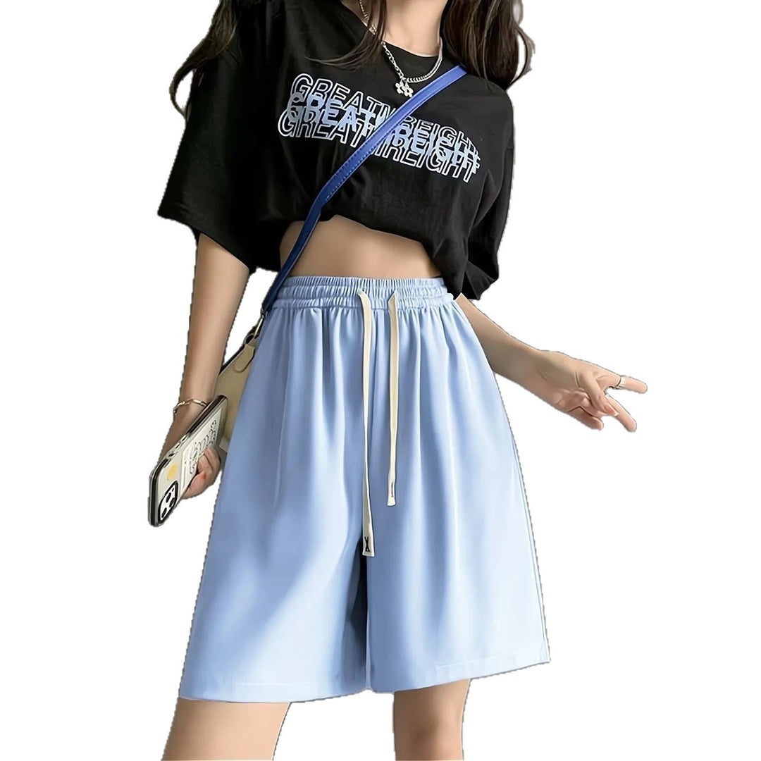 Women's casual sports shorts with elastic waistband and practical side pockets