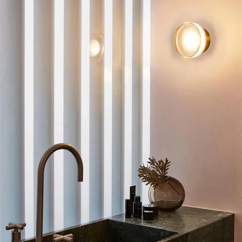 Lisslune | Valyona – Modern Metal Wall Lamp | Black & Gold Cone Design | Warm LED Lighting