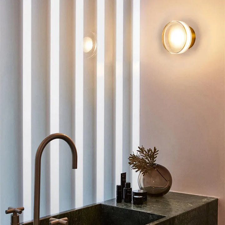 Lisslune | Valyona – Modern Metal Wall Lamp | Black & Gold Cone Design | Warm LED Lighting