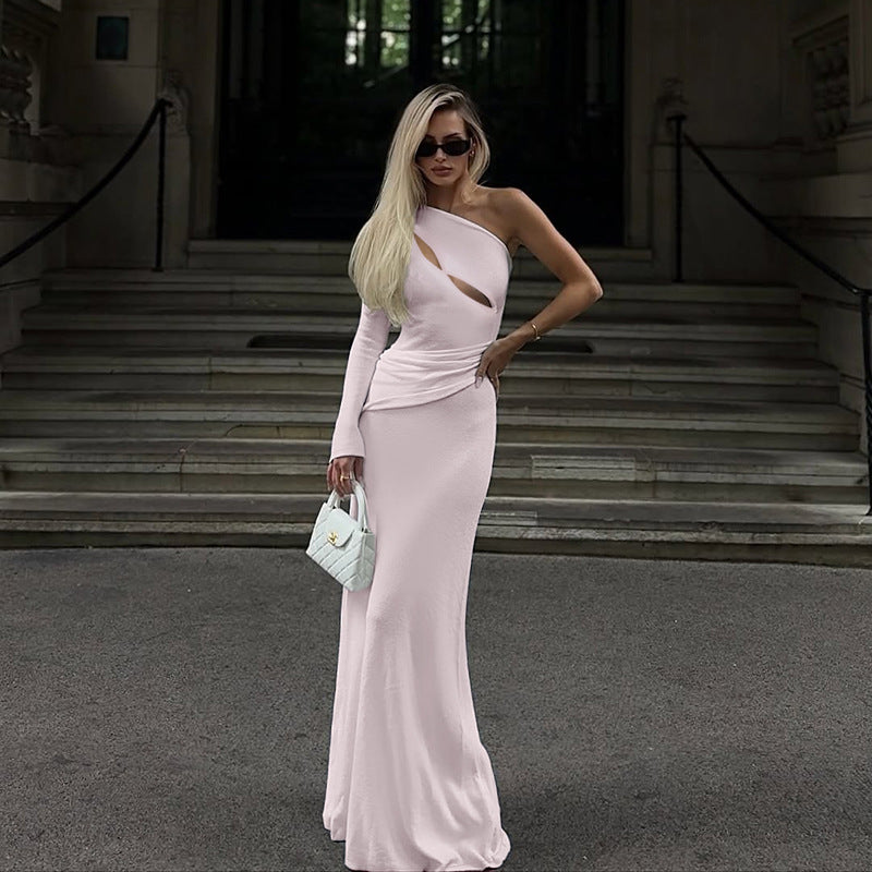 Ladies elegant and figure-hugging evening dress with asymmetrical cut Lune London
