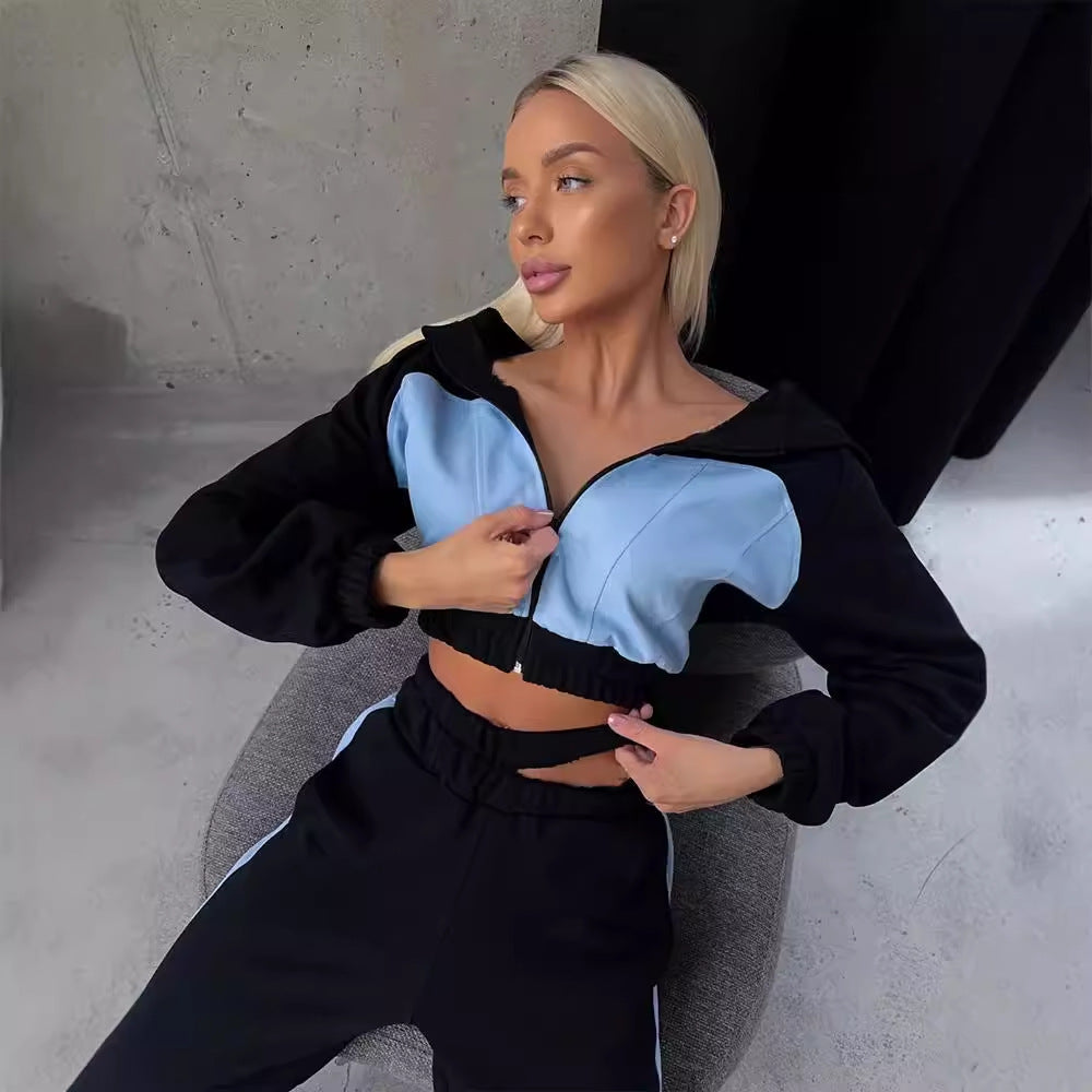 Women's sporty loungewear set made of soft material with kangaroo pocket Lisslune