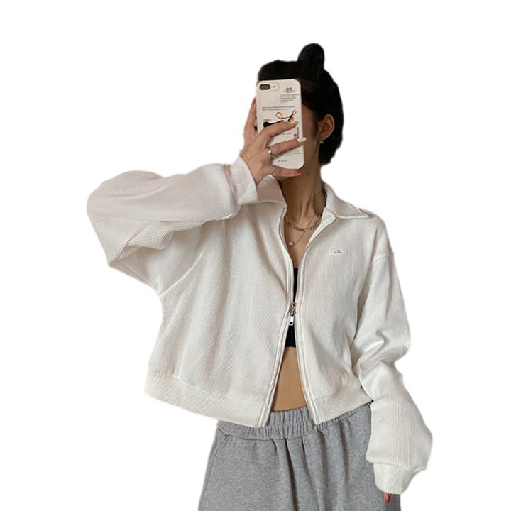 Ladies cropped fleece jacket with modern zipper and casual sleeves