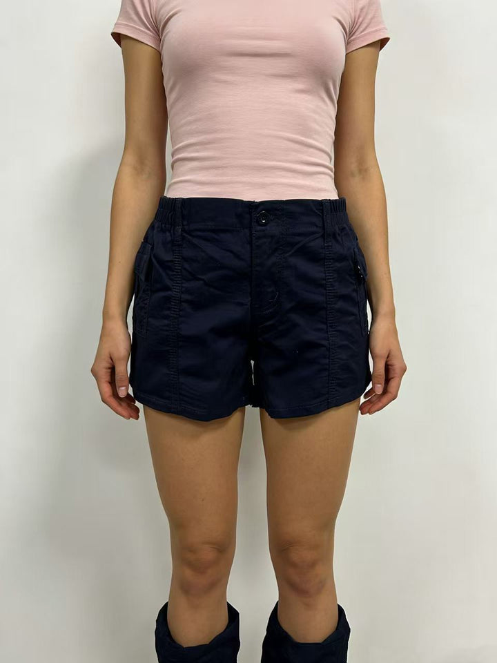 Women's cargo shorts with functional side pockets and elastic waistband Lisslune