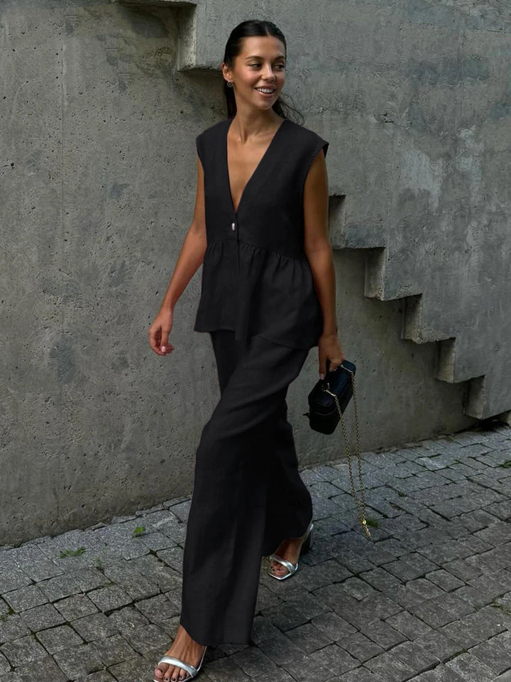 Women's airy jumpsuit with V-neckline and flowy cut Lisslune