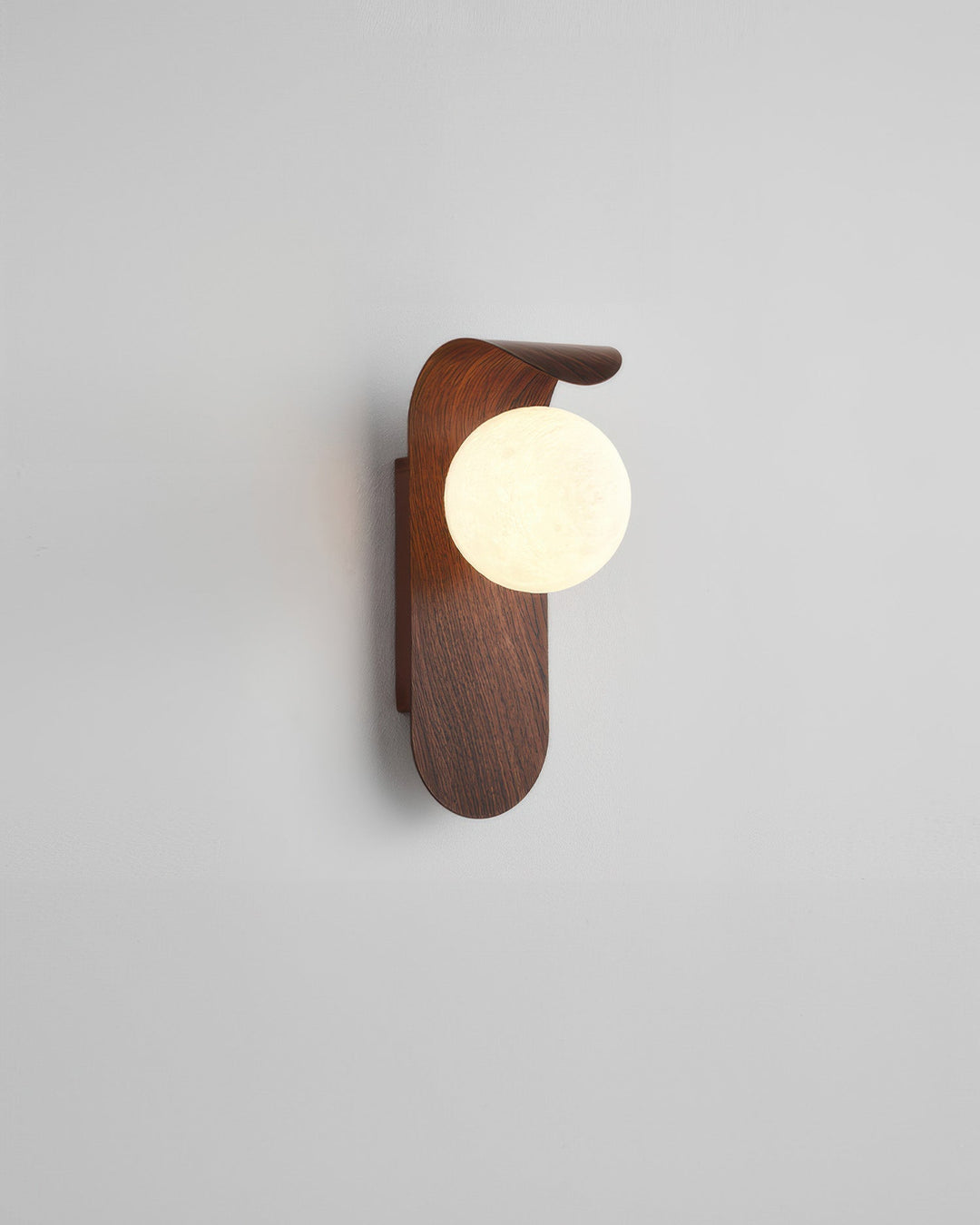 Lisslune | RetroSphere - Vintage spherical wooden wall lamp