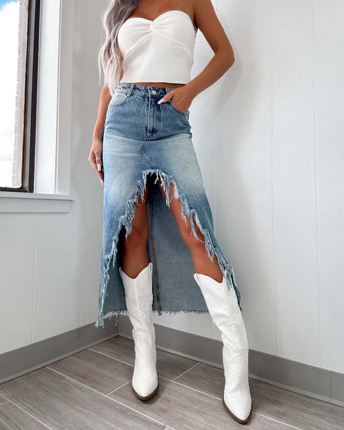 Women's mid-length denim skirt with partially frayed hem and high slit Lisslune