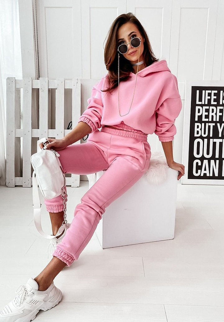 Women’s tracksuit with modern cut and casual hoodie style