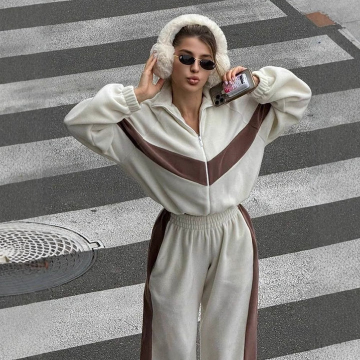Women's sporty fleece tracksuit with high collar and side stripes Lisslune