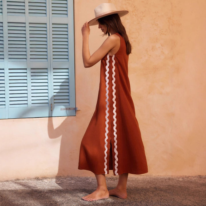 Women's midi dress with a casual cut and side slits